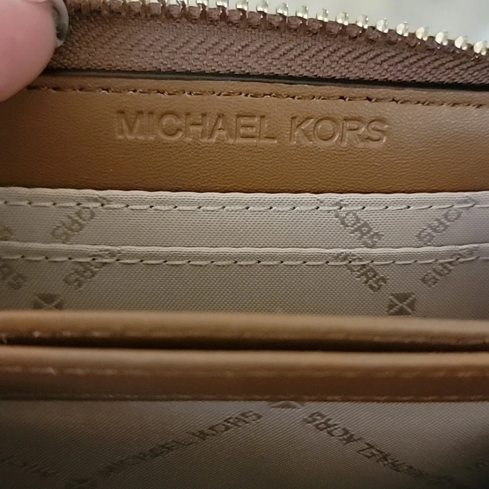 Michael Kors Jet Set Travel Medium Zip-Around Card Case